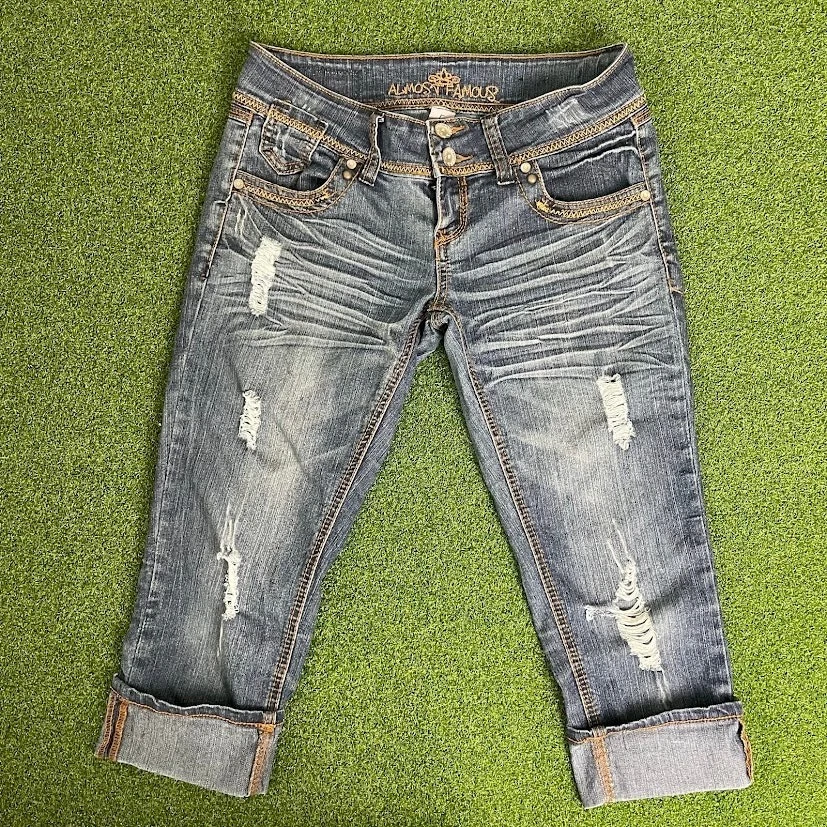 Vintage Y2K 2000s Almost Famous Acid Wash Skinny Distressed Capris Sz 5