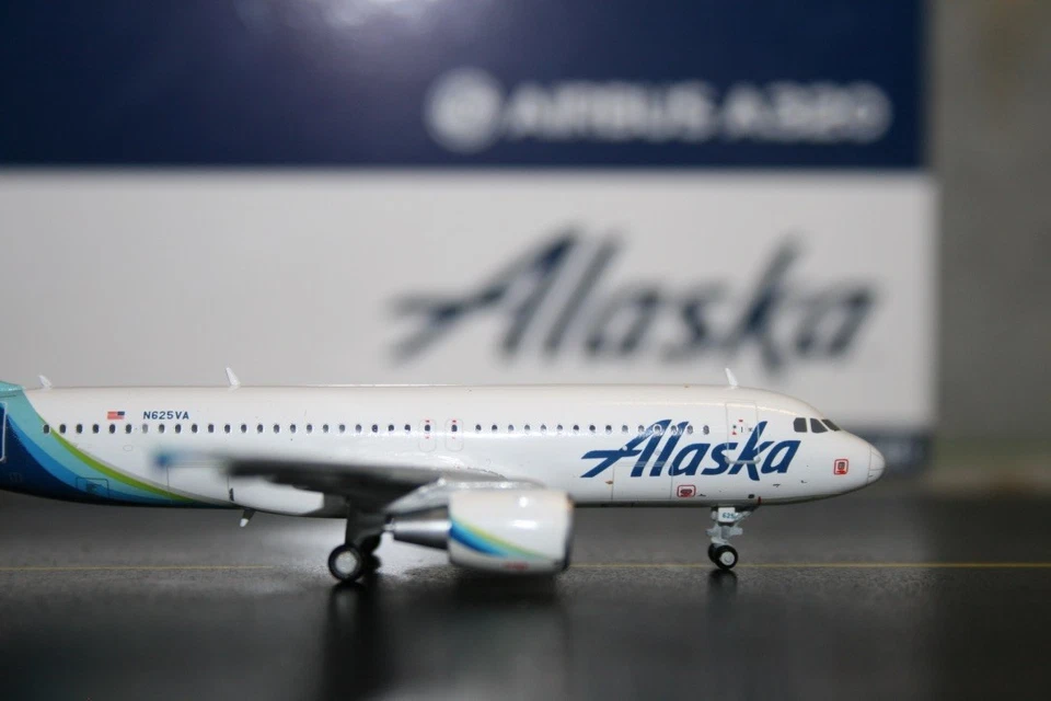 Gemini Jets 1:400 Alaska Airlines Airbus A320-200 N625VA (GJASA1774) Model Plane - Image 2 of 4