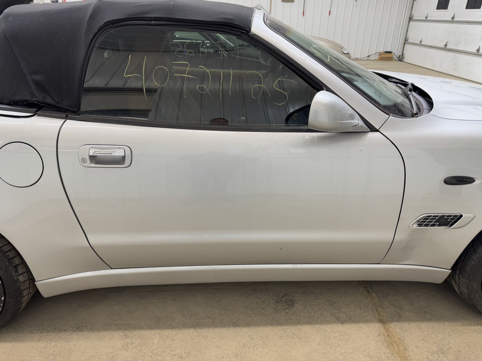 03-06 MASERATI SPYDER PASSENGER RIGHT FRONT DOOR GRIGIO TOURING METALLIC 236649