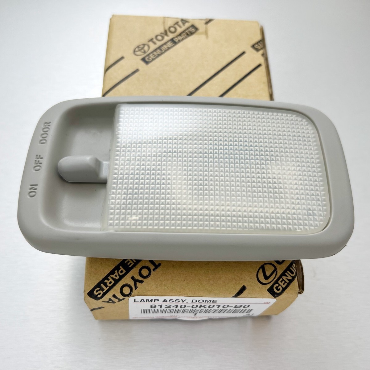 樹36 Genuine Toyota Hilux Fortuner Innova interior room lamp dome