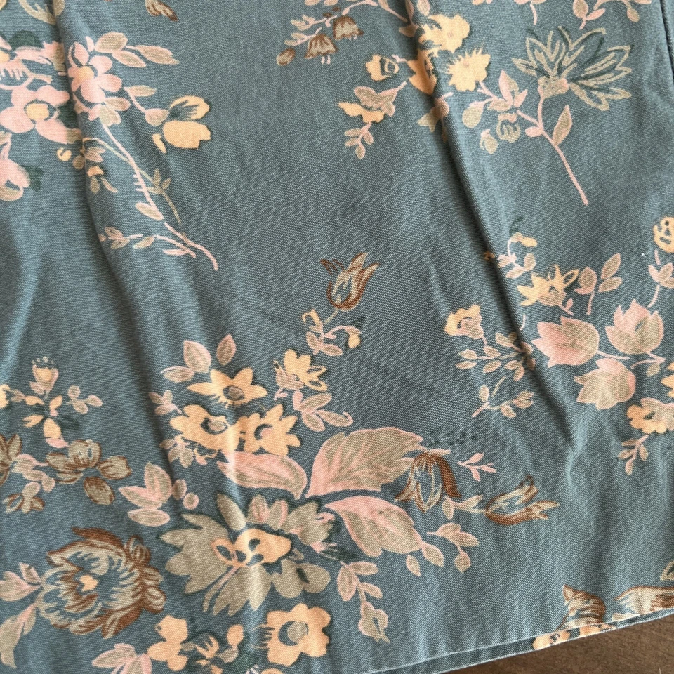Izod Club Women Shorts SZ 12 Blue Floral Pleated Mom High Rise Vintage - Image 3 of 4
