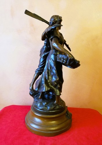 Sculpture by F. MOREAU "La peaching" - Picture 10 of 13