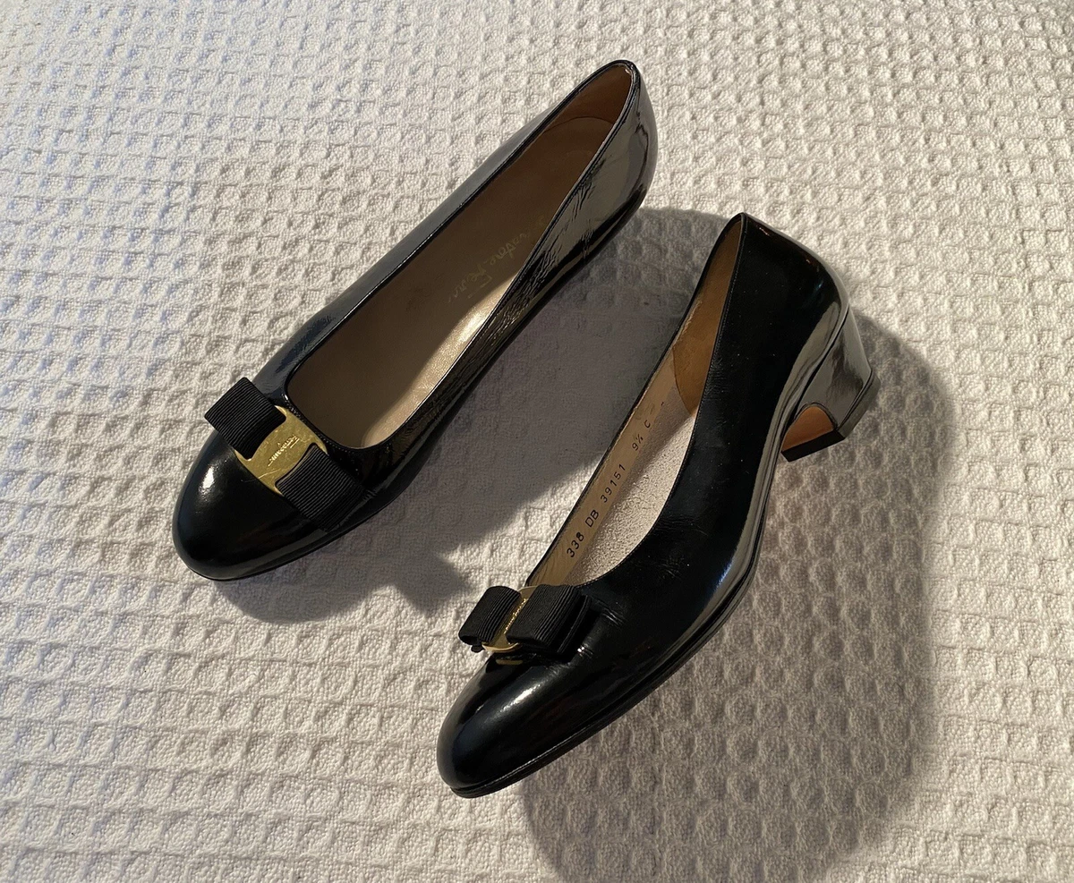 Salvatore FERRAGAMO Vara Bow Black Patent Leather Low Heels Pumps 9.5 C  Wide