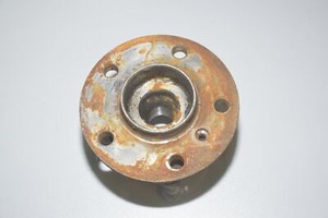 BMW F46 218d xDrive F40 F44 F45 F39 F48 Radnabe mit Lager 6852157 6867926