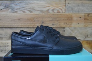 white nike training top