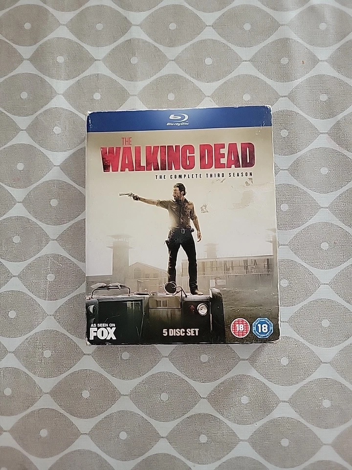 The Walking Dead: The Complete Third Season [Limited Edition] (Blu-ray, 2012) - Image 2 of 4