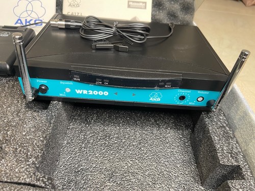 Sistema wireless AKG Platinum Series UHF WS2000 Lavelier con microfono AKG C417L - Foto 2 di 11