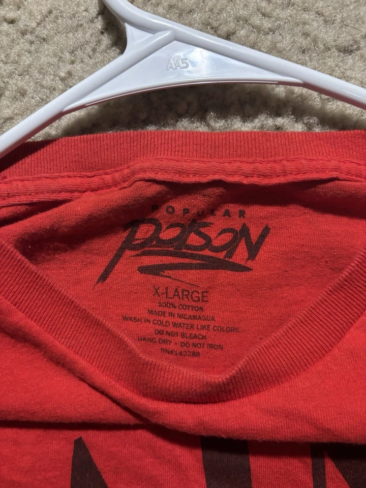 Camiseta Saint or Sinner Calavera Mariposa Para Hombres XL Roja Popular Camiseta Gráfica Veneno Foto 3 de 4