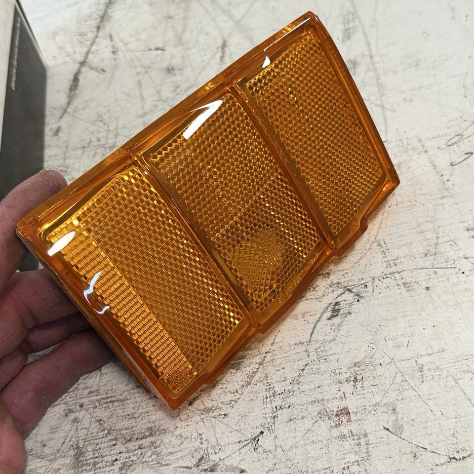 Nuevo GM 1980 1981 PONTIAC BONNEVILLE CATALINA Luz Marcadora Lateral Delantera 914669 Foto 4 de 4