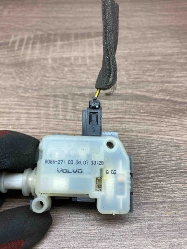 8066 271 Volvo S60 V70 Trunk Door Lid Lock Mechanism Actuator - Picture 5 of 7
