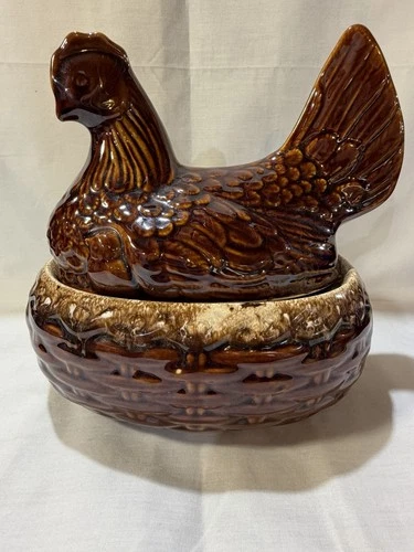 USA HULL POTTERY HEN ON A NEST COVERED CASSEROLE DISH
