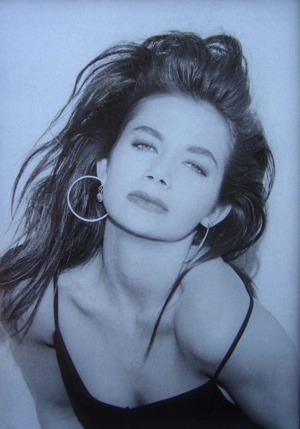 JUSTINE BATEMAN buxom clipping B&W photo sexy pin-up 1980s hoop
