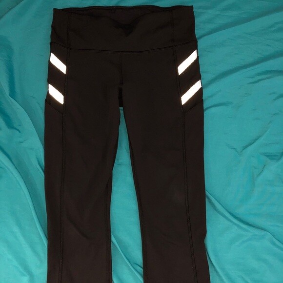 LULULEMON Black Cropped Reflective Leggings sz 4 Gem