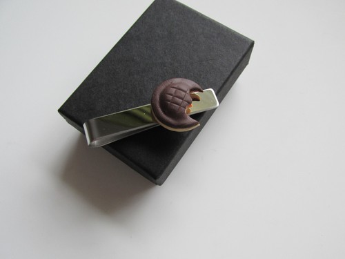 Handmade Novelty Fun Yummy Mini Jaffa Cake Tie Pin Clip Slide - Mens Gift Idea - Picture 5 of 8
