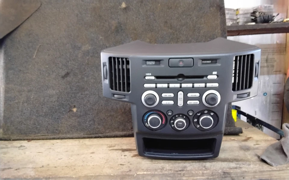 MITSUBISHI ENVAVOR 2006-2008 AM/FM/CD/INTERRUPTOR DE CALENTADOR PANEL DE MONTAJE OEM Foto 2 de 4