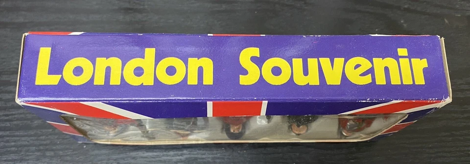 JUEGO DE 5 SOLDADOS JUGUETE BRITAIN HERALD RECUERDO LONDRES AÑOS 70 VINTAGE CON CAJA HONG KONG Foto 3 de 4