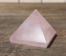 NATURAL ROSE QUARTZ MEDIUM GEMSTONE PYRAMID 27-30mm
