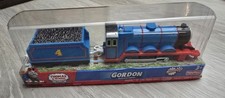 Caja Trackmaster Thomas y su tren de juguete motorizado Gordon