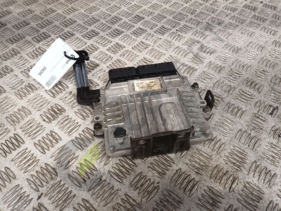 HYUNDAI I20 Active Crdi Engine ECU 39130-2A590 - Image 4 of 4