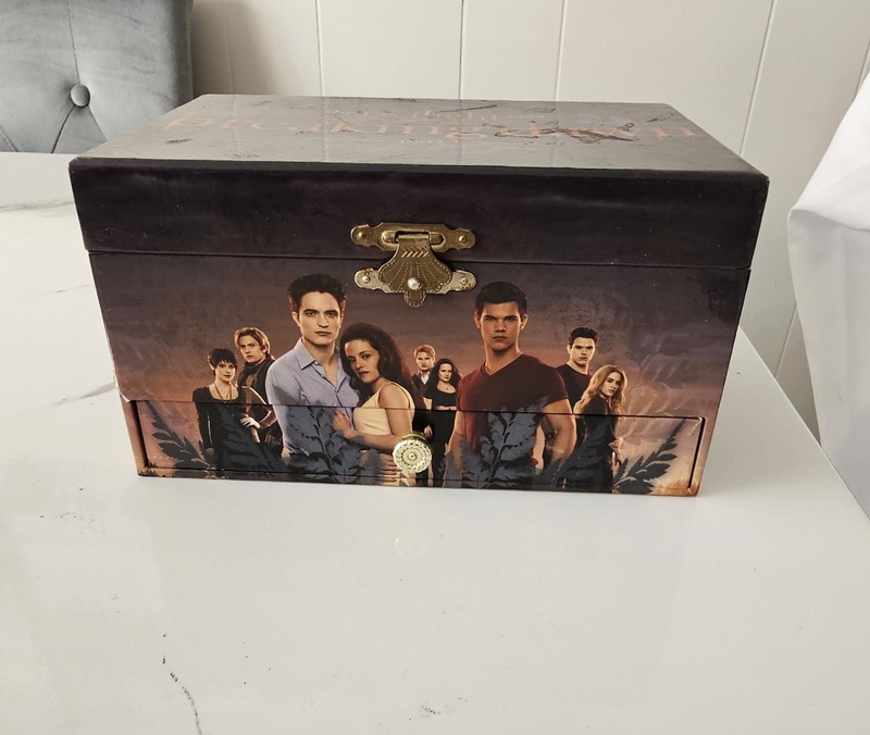 2011 NECA Breaking Dawn Part 1 Twilight Saga Music Box/Jewelry Box