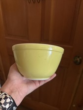 Vintage 401 Yellow Pyrex Bowl 1 1/2 PT. Glass