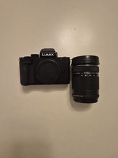 Panasonic Lumix DC-G100 (corpo) + obiettivo Olympus 40-150 mm fotocamera vlogging