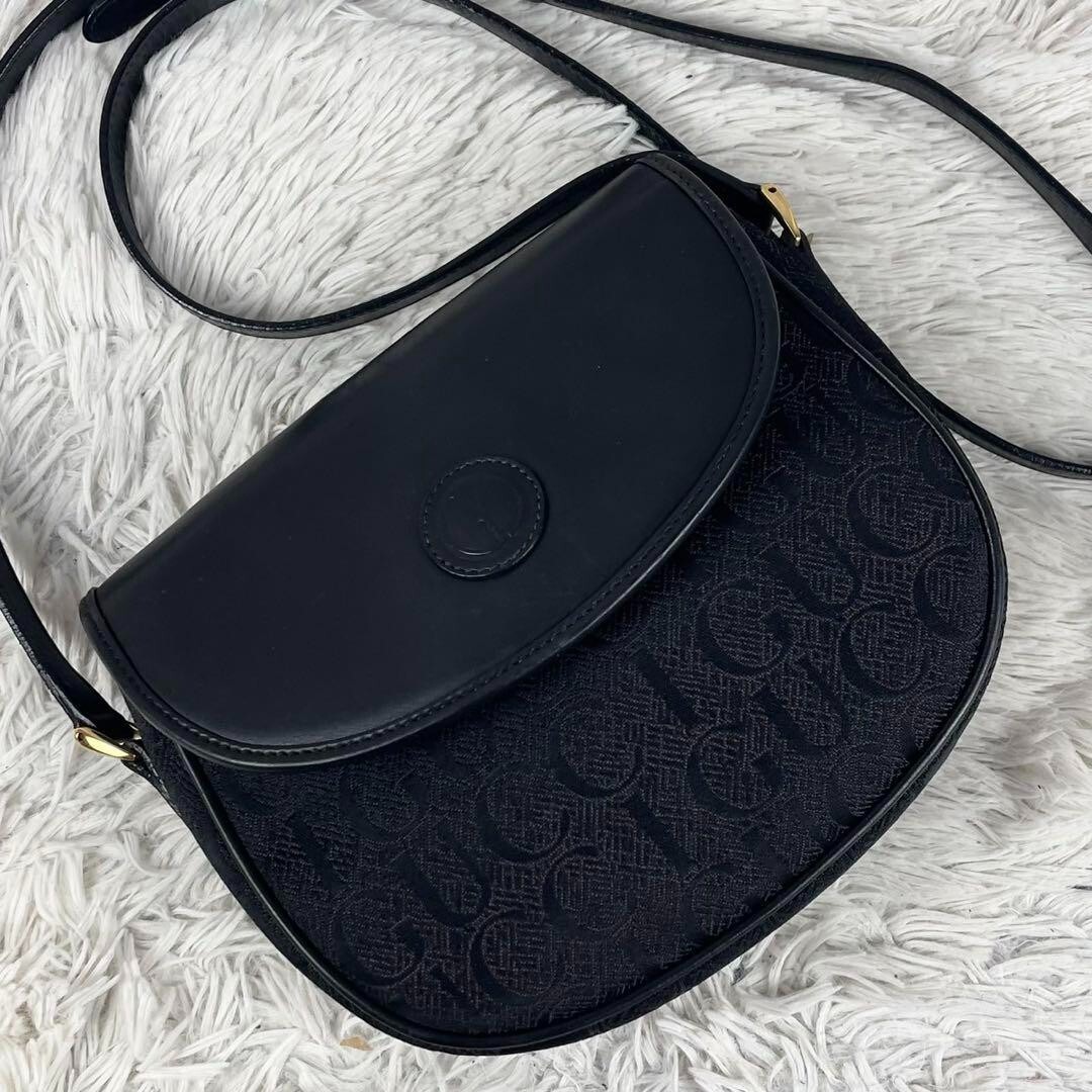 GUCCI Shoulder bag Canvas with Logo Embossing and
