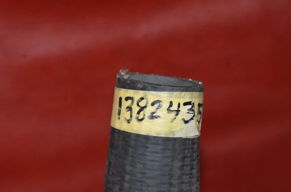 Manguera de radiador superior Buick Special Skylark Sportwagon 1964 nuevo de stock sin aire acondicionado OEM 1382435 Foto 2 de 4