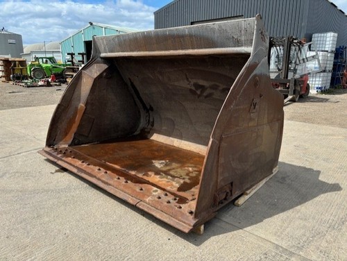 3200mm Volvo L150-180-220 High-Tip Bucket -Used- Price £9000.00 + VAT @ 20% B479 - Picture 2 of 7