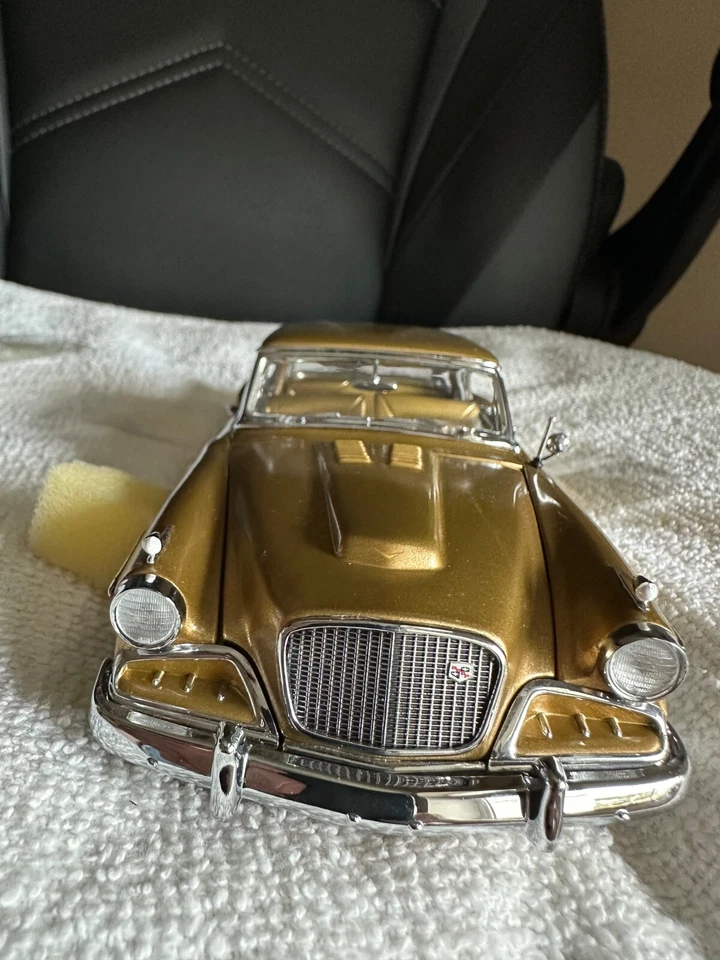 Danbury Mint 1957 Studebaker Golden Hawk 1/24 Scale - Image 3 of 4
