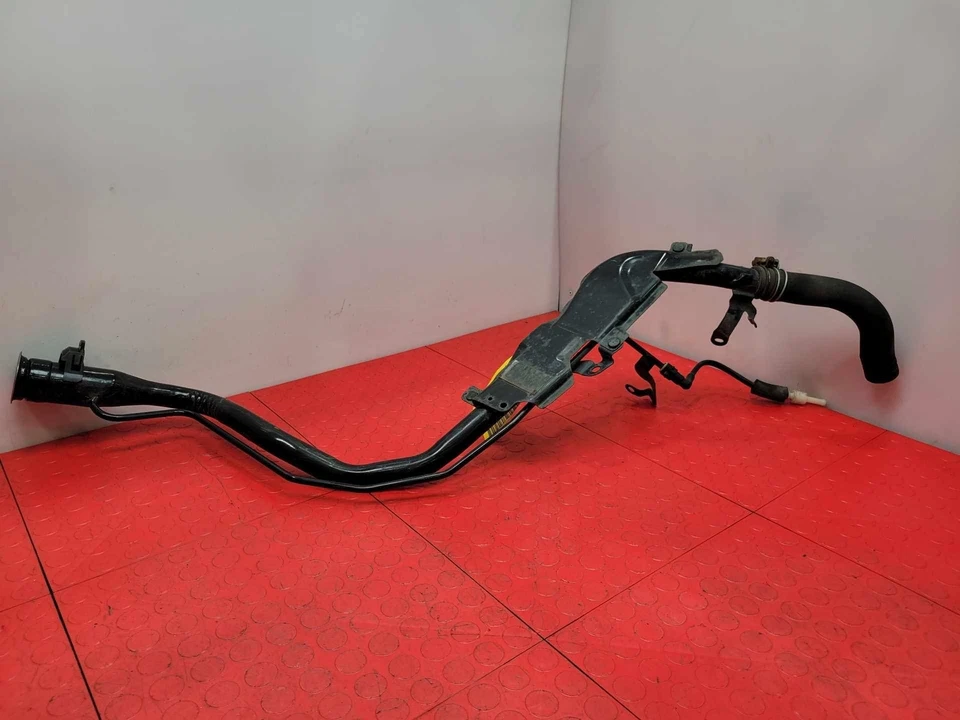 2015-2017 Mazda 6 tubo de enchimento de pescoço de enchimento de combustível original do fabricante GJR942210J - Imagem 2 de 4