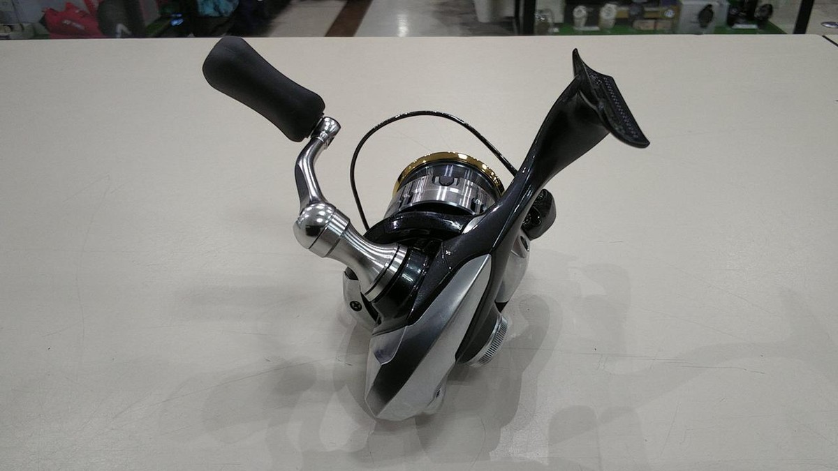 Shimano 12 Vanquish C2000S Spinning Reel 5.0 Gear Ratio 160g Shimano 12 Vanquish C2000S Spinning Reel 5.0 Gear Ratio 160g