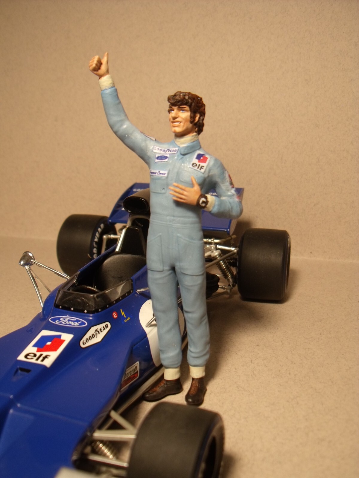 Figurine 1/18 Francois Cevert Vroom non peint reproduction brute en résine
