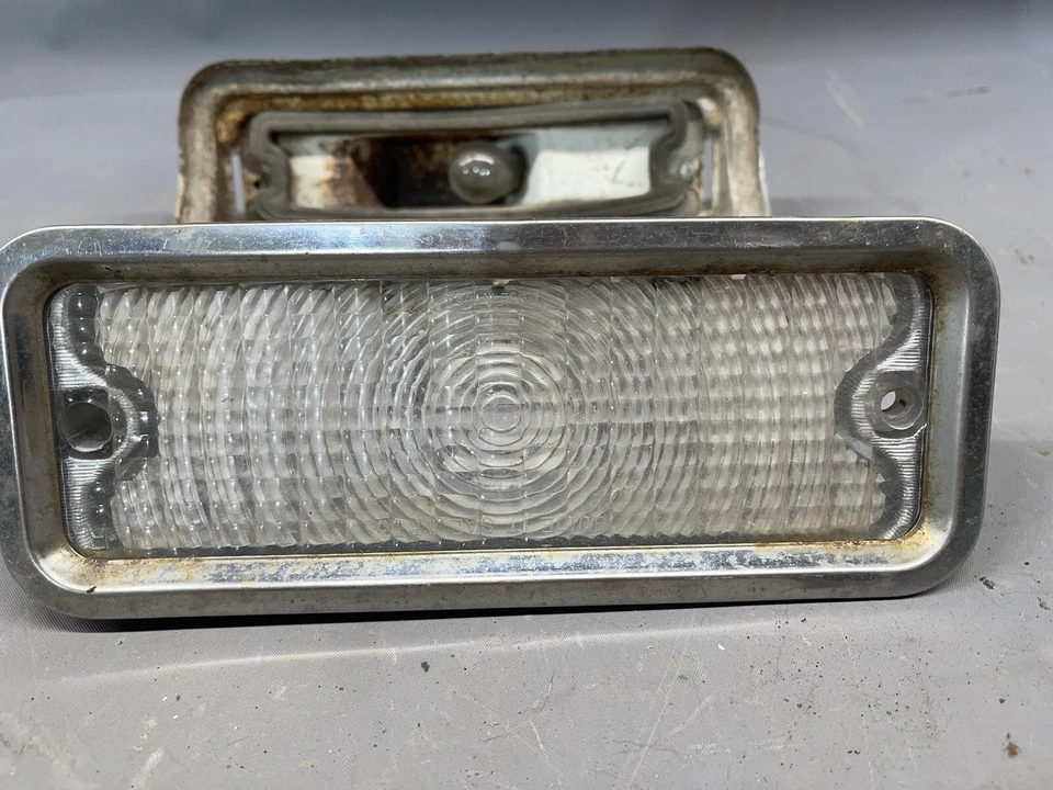 Oldsmobile Starfire Jetstar 1963 1964 parachoques trasero reversa luz de respaldo 98 Foto 2 de 4