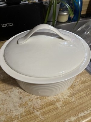 Royal Doulton Gordon Ramsay Maze White Ceramic Round Casserole 2.5 Qt With Lid