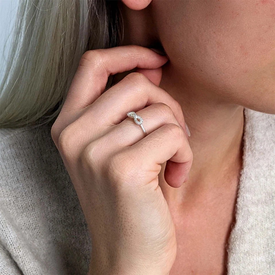 Silverly Anello Argento 925 22 Zirconi Cubici Simbolo Infinito "8" - Immagine 2 di 4