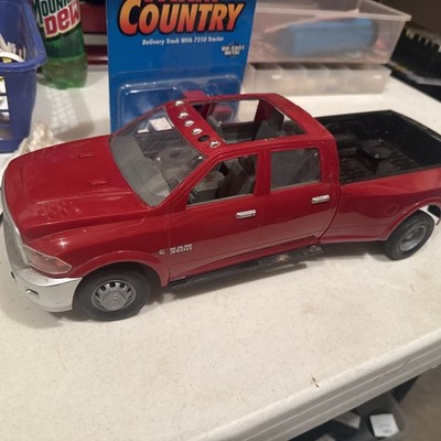 Ertl Tomy 2014 Dodge 3500 Pickup Truck Dually With 5th Wheel Trailer