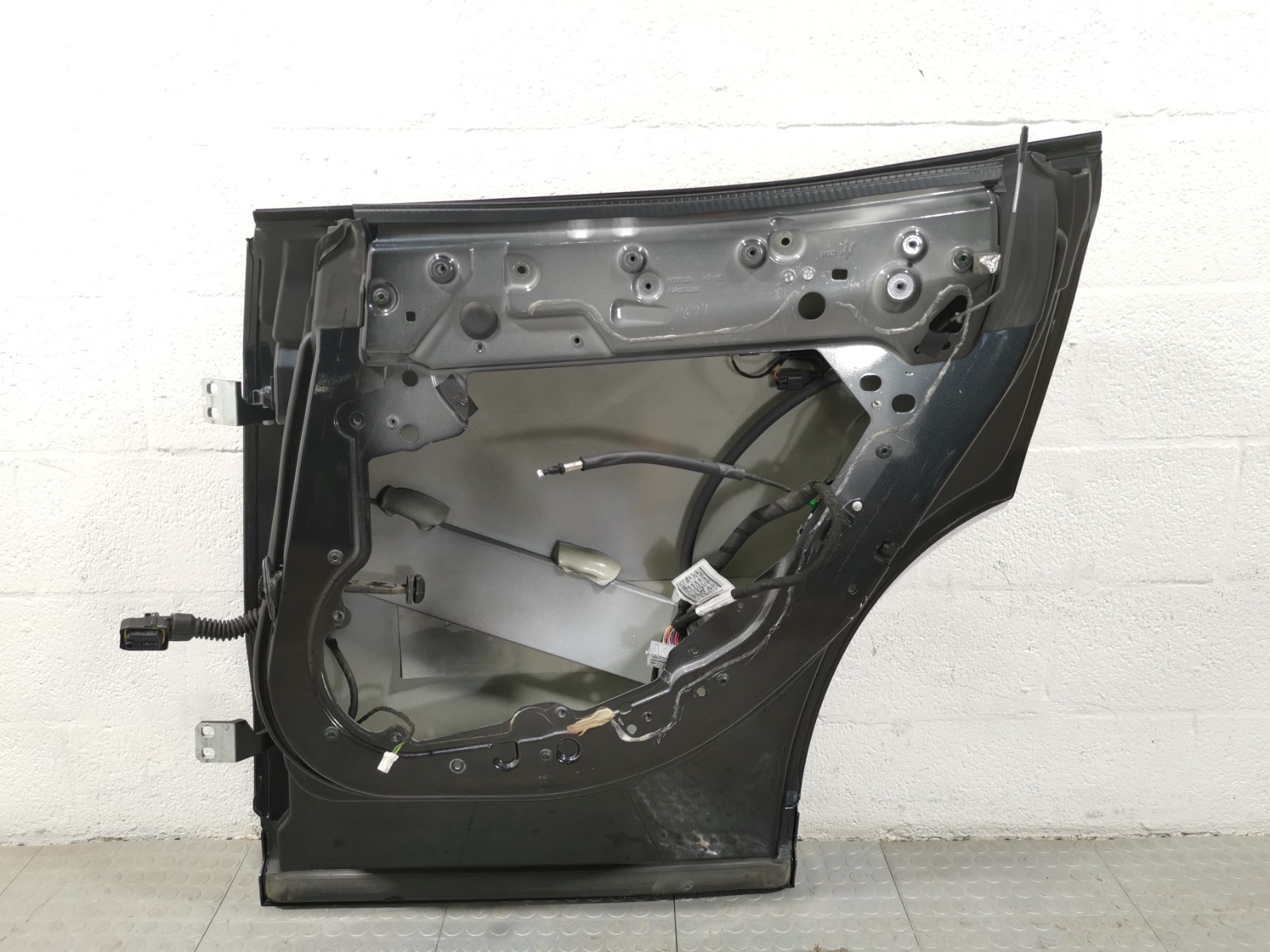 Maserati Levante S AWD 2017 Rear Right Door Shell Black Color HP29052A OEM