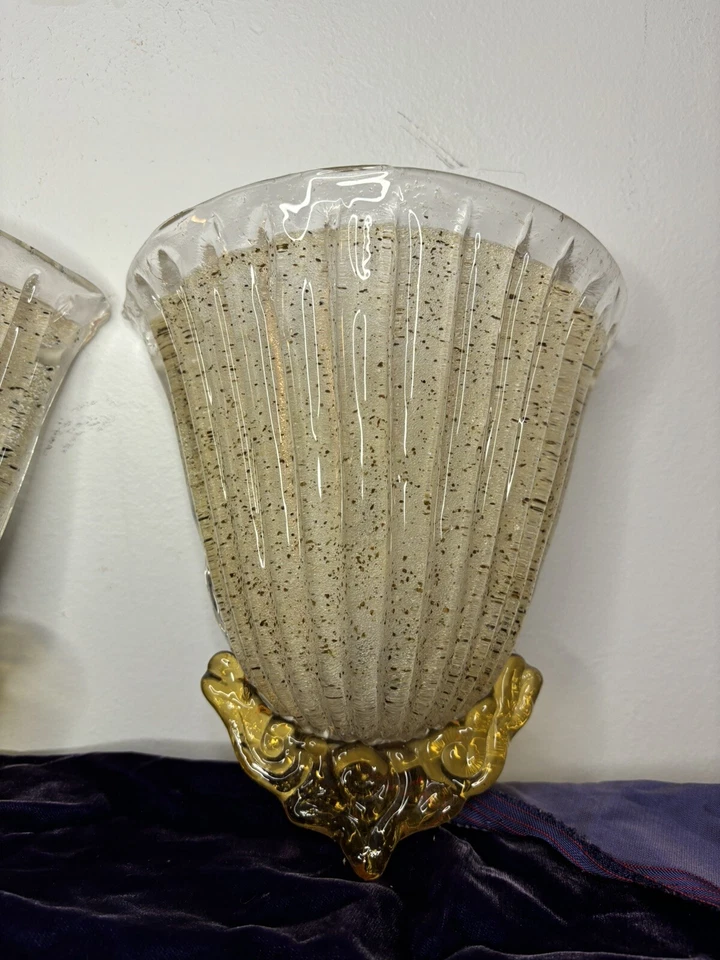 Beautiful Art Glass Blown Italian Pair Of Wall Sconces Clam Style 8”x8” Mcm - Image 4 of 4
