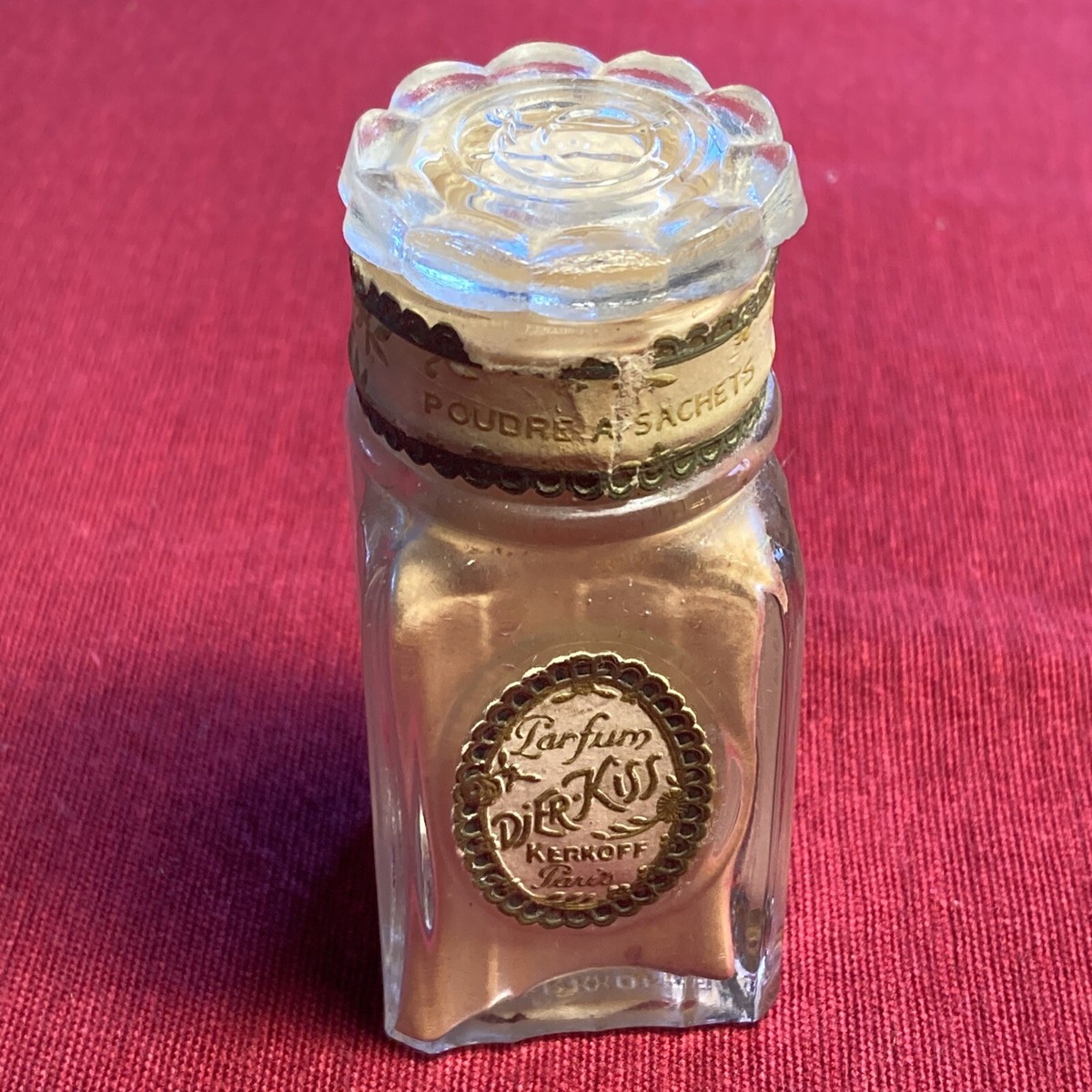 Antique DJer Kiss Glass Sachets Powder Bottle Kerkoff Paris Screw