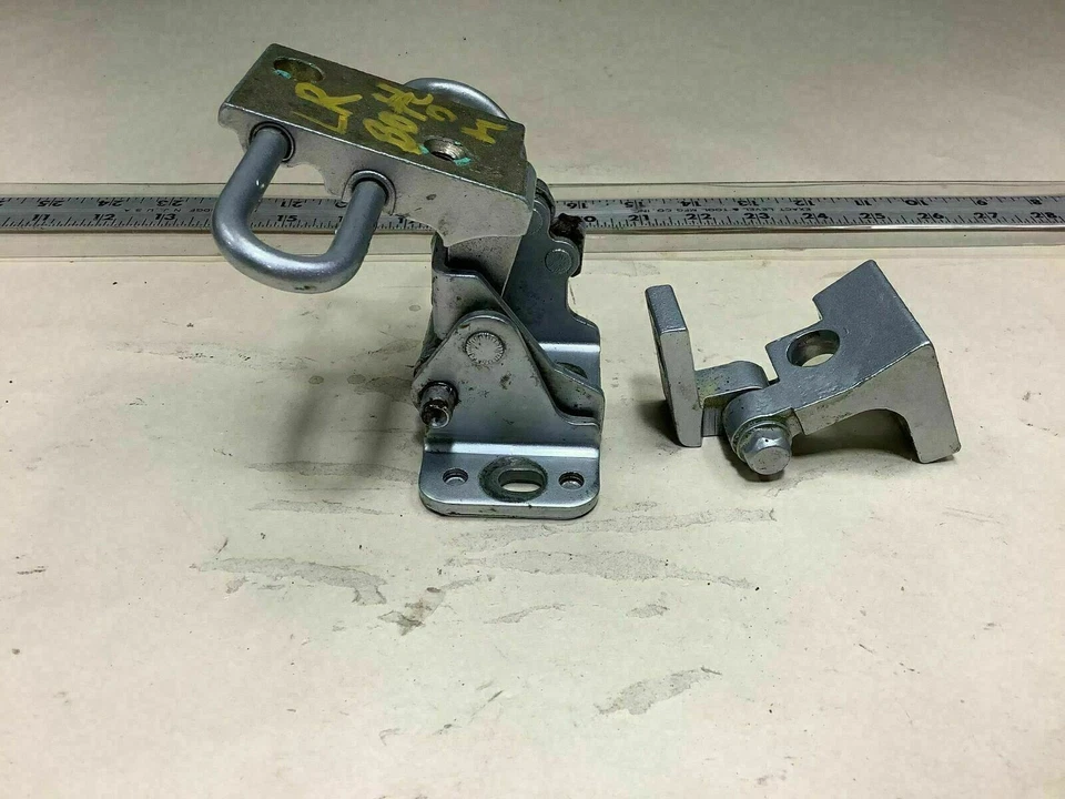 VOLKSWAGEN TOUAREG 2004 7L REAR LEFT DRIVER SIDE DOOR HINGE SUPPORT SET FACTORY - Изображение 2 из 4