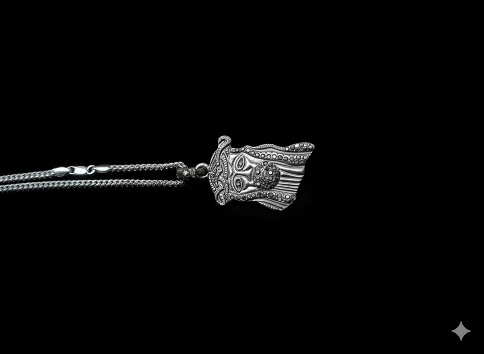 Pieza Jesús tono negro con cadena de 18' Foto 2 de 2