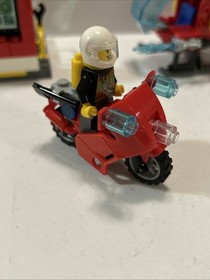 LEGO Juniors My First Fire Station (Set #10661) Fire Fighters Helicopter Rescue