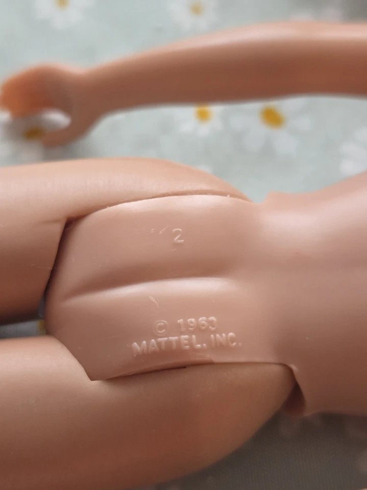 Muñeca patineta morena de pierna recta 1963 Foto 4 de 4