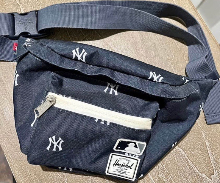 Herschel New York Yankees MLB Black Waist Bag Baseball Fan A