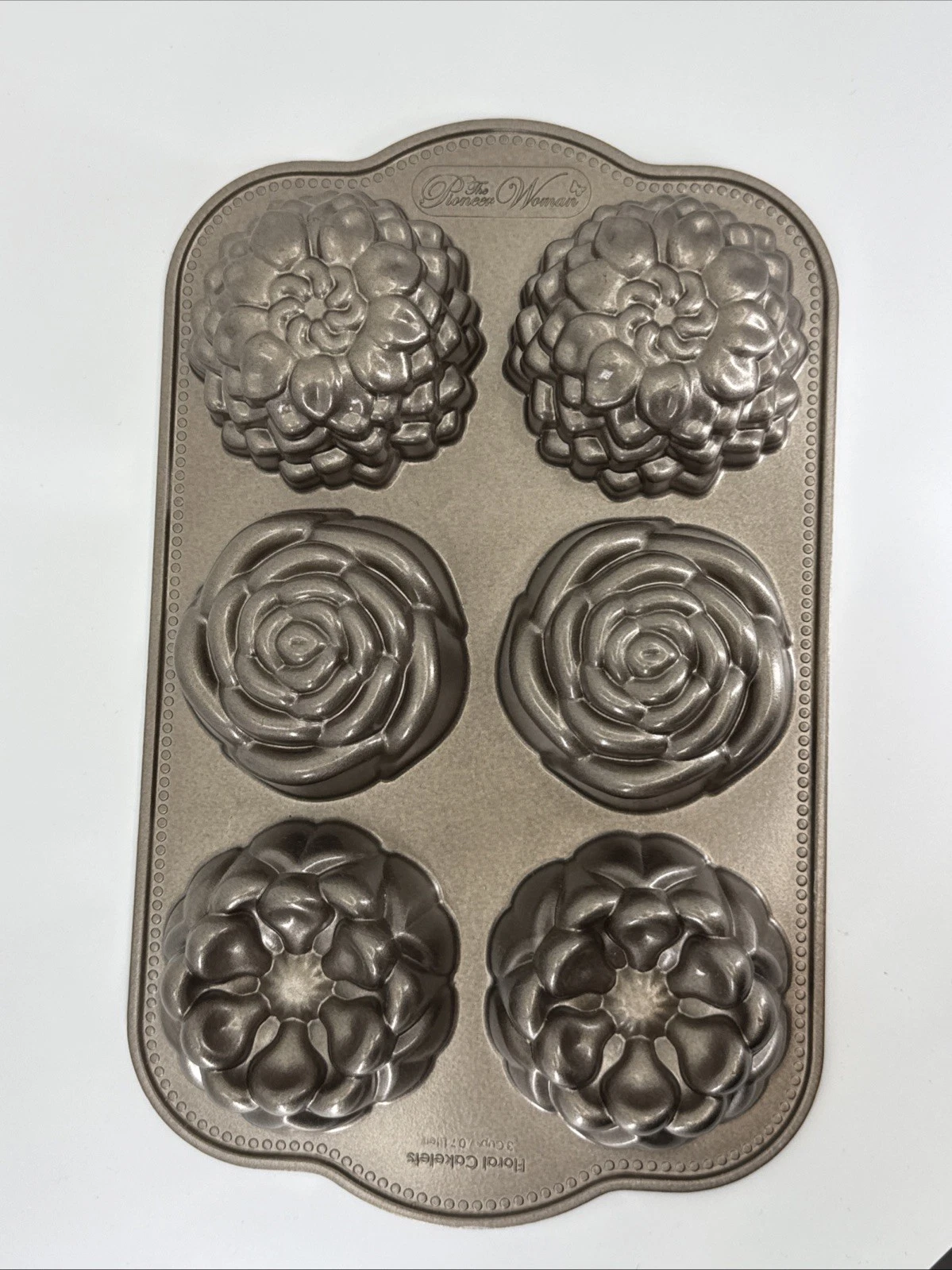 Pioneer Woman Nonstick Heavyweight Cast Aluminum Floral Cakelet Pan
Opens in a new window or tab