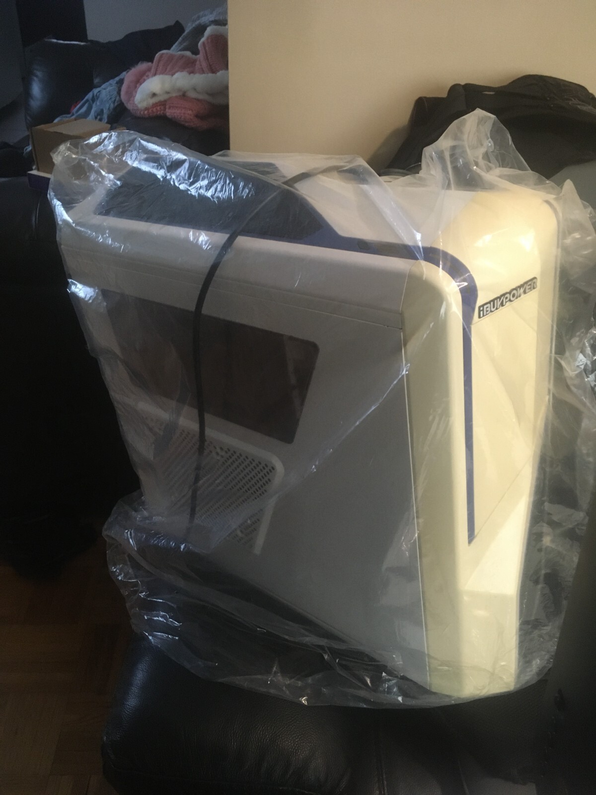 Ibuypower Gaming Desktop White Intel i7 6700K 4.0 GZ , 16 GB RAM, 1 TB SSD , 