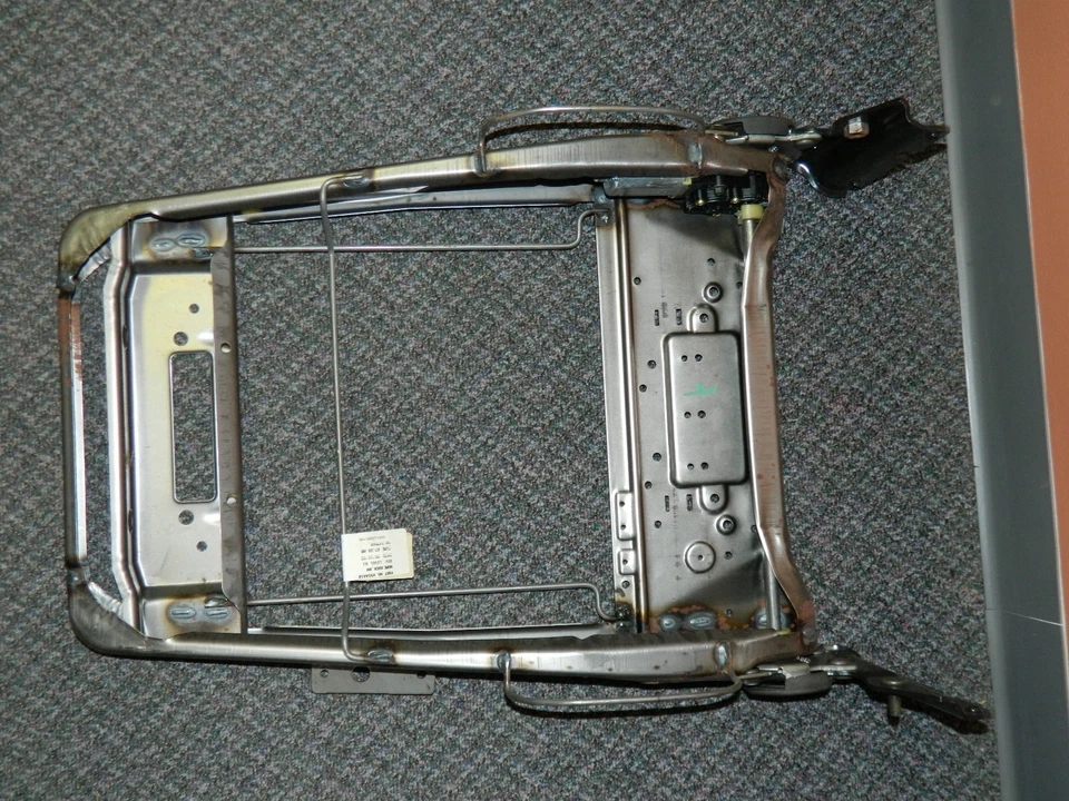 Nuevo marco de asiento trasero derecho Lincoln LS 2000-2002 fabricante de equipos originales sin asiento con memoria Foto 2 de 4