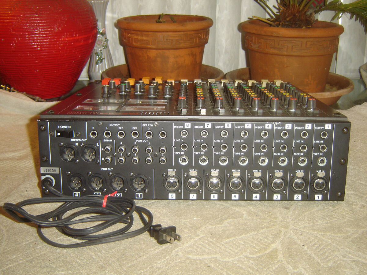 Tascam M-208, 8 Channel Analog Mixer Vintage, Quality Tascam M-208, 8 Channel Analog Mixer Vintage, Quality