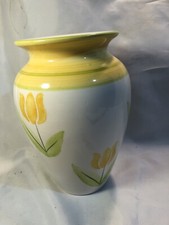Vase peint à la main jaune et vert à décor floral - 20 cm de haut 
